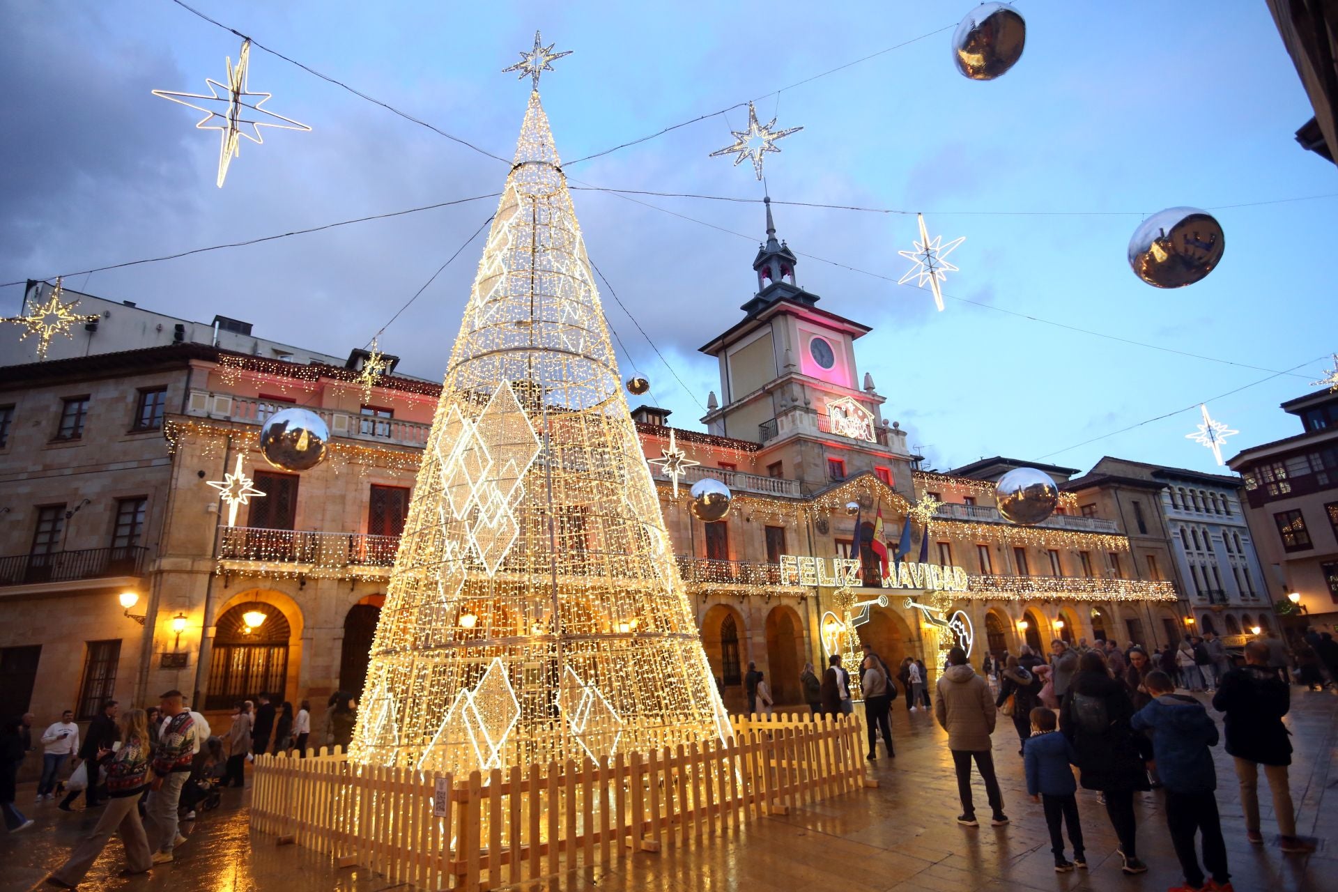 Luces, belenes, mercados y hasta pistas de patinaje: el puente de diciembre en Asturias lo tiene todo