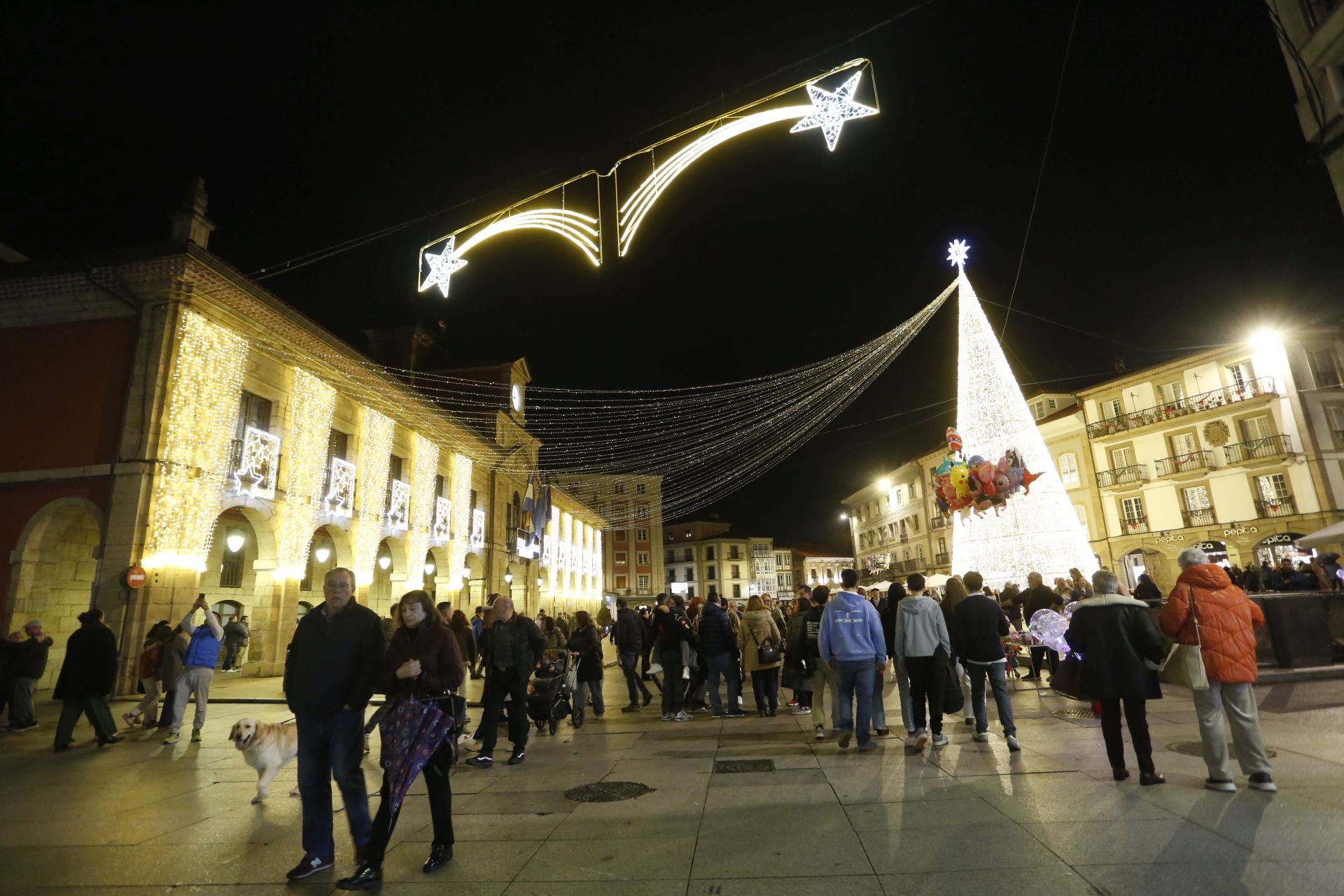 Luces, belenes, mercados y hasta pistas de patinaje: el puente de diciembre en Asturias lo tiene todo