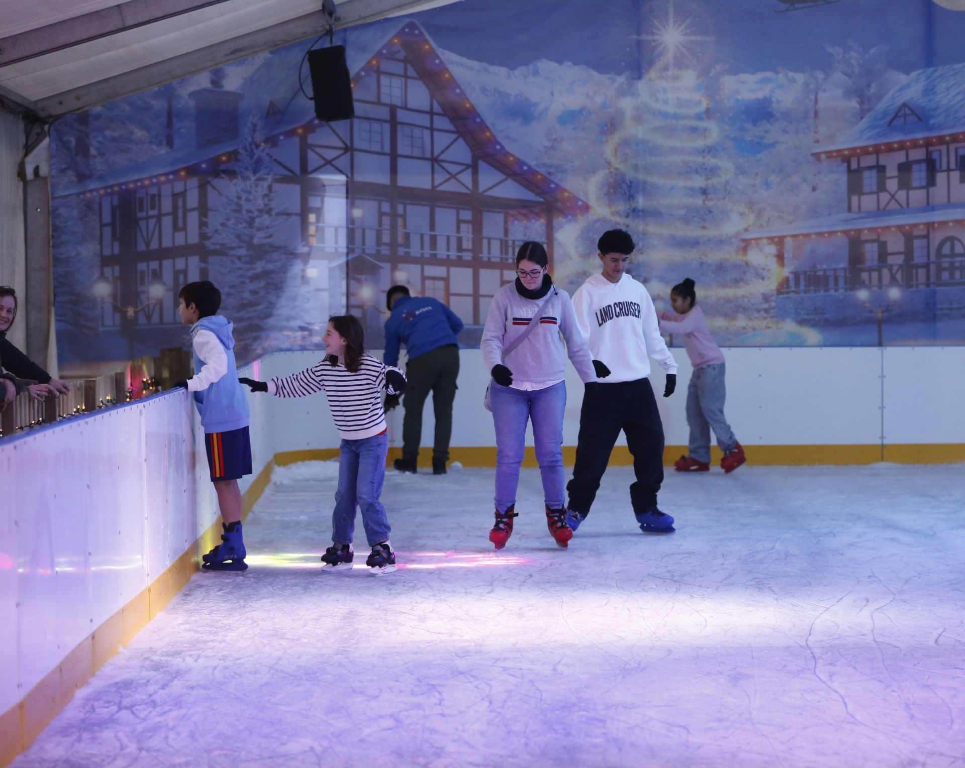 Luces, belenes, mercados y hasta pistas de patinaje: el puente de diciembre en Asturias lo tiene todo