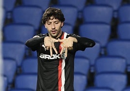 Gelabert hace un gesto con las manos para celebrar su gol ante el Real Sociedad B.