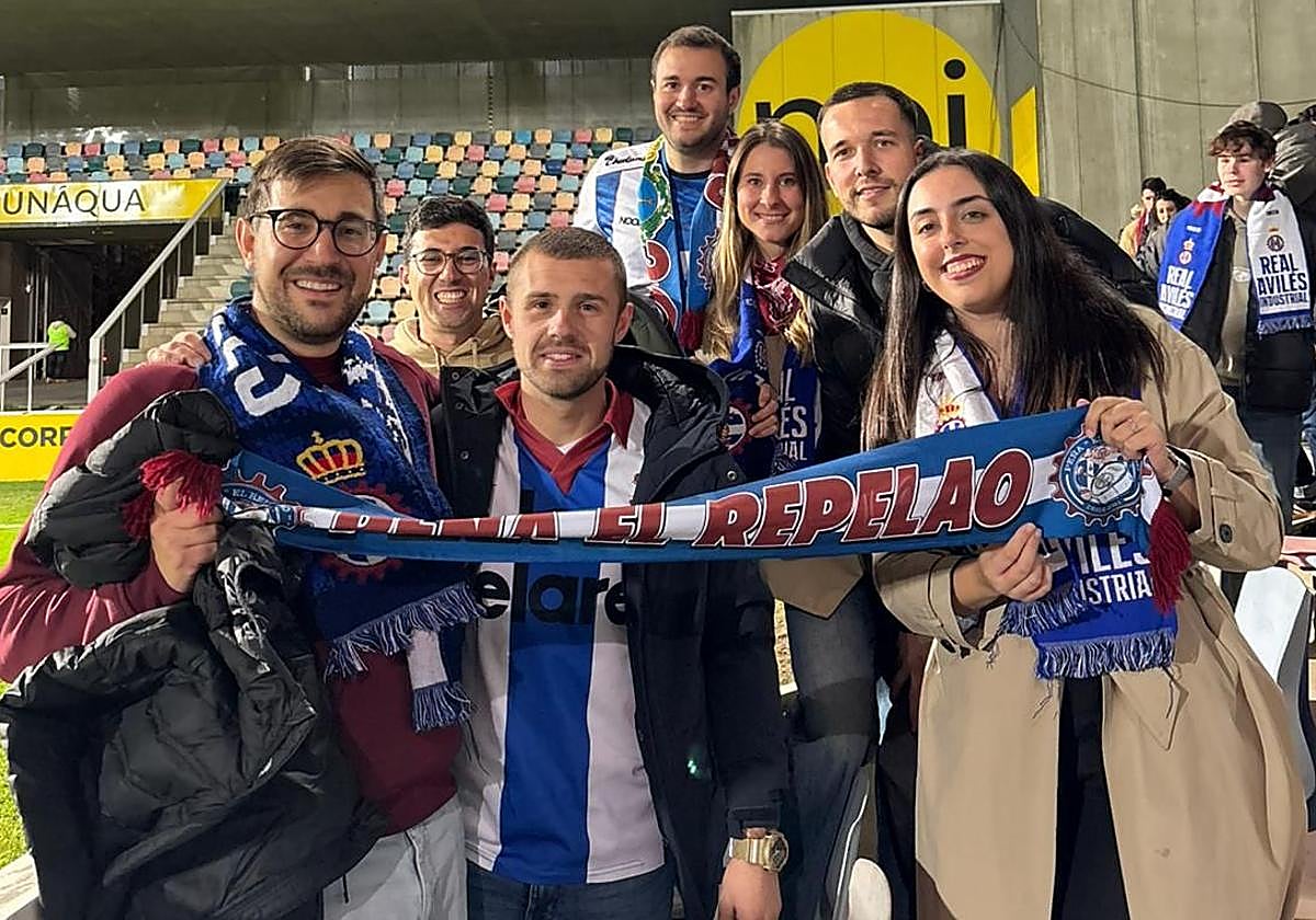 Miembros de la Peña El Repelao, al pie del cañón una vez más.