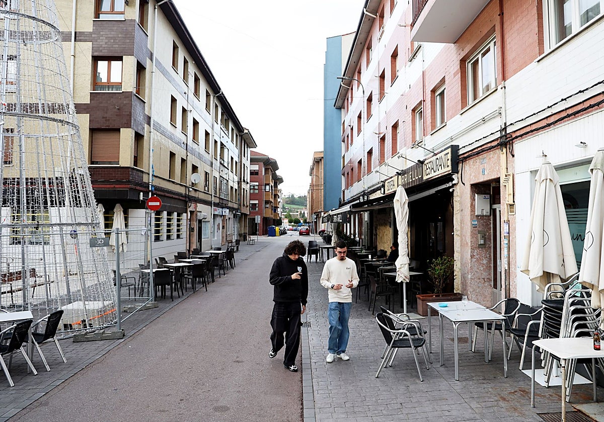 Calle Naranjo de Bulnes, en Lugo de Llanera.