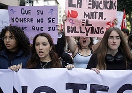 Manifestación de estudiantes contra el 'bullying' en octubre en Oviedo, tras el suicidio de la joven sevillana Sandra Peña, que sufrió acoso escolar.