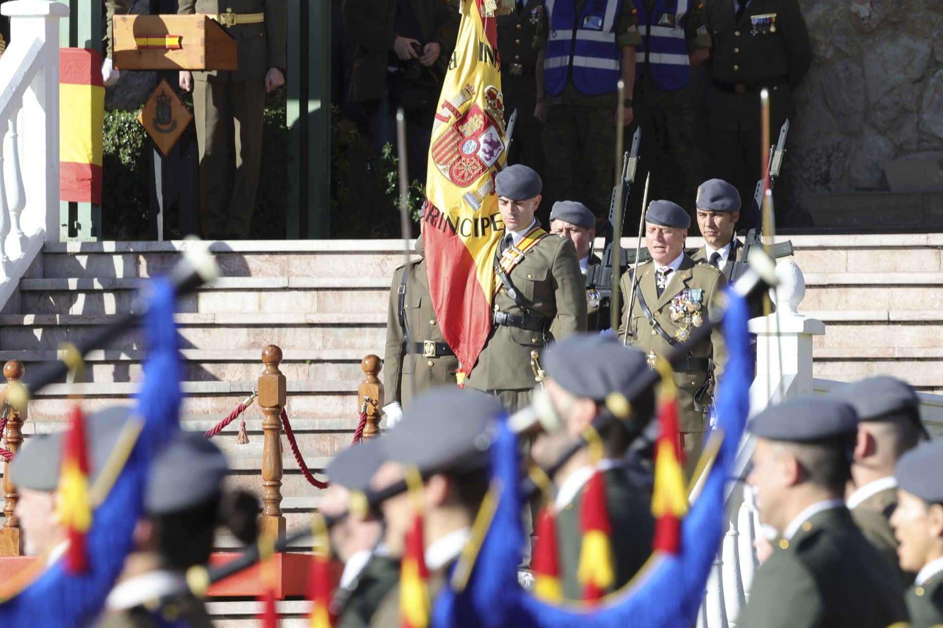 Parada militar y una despedida: las imágenes del Día de la Inmaculada en Cabo Noval