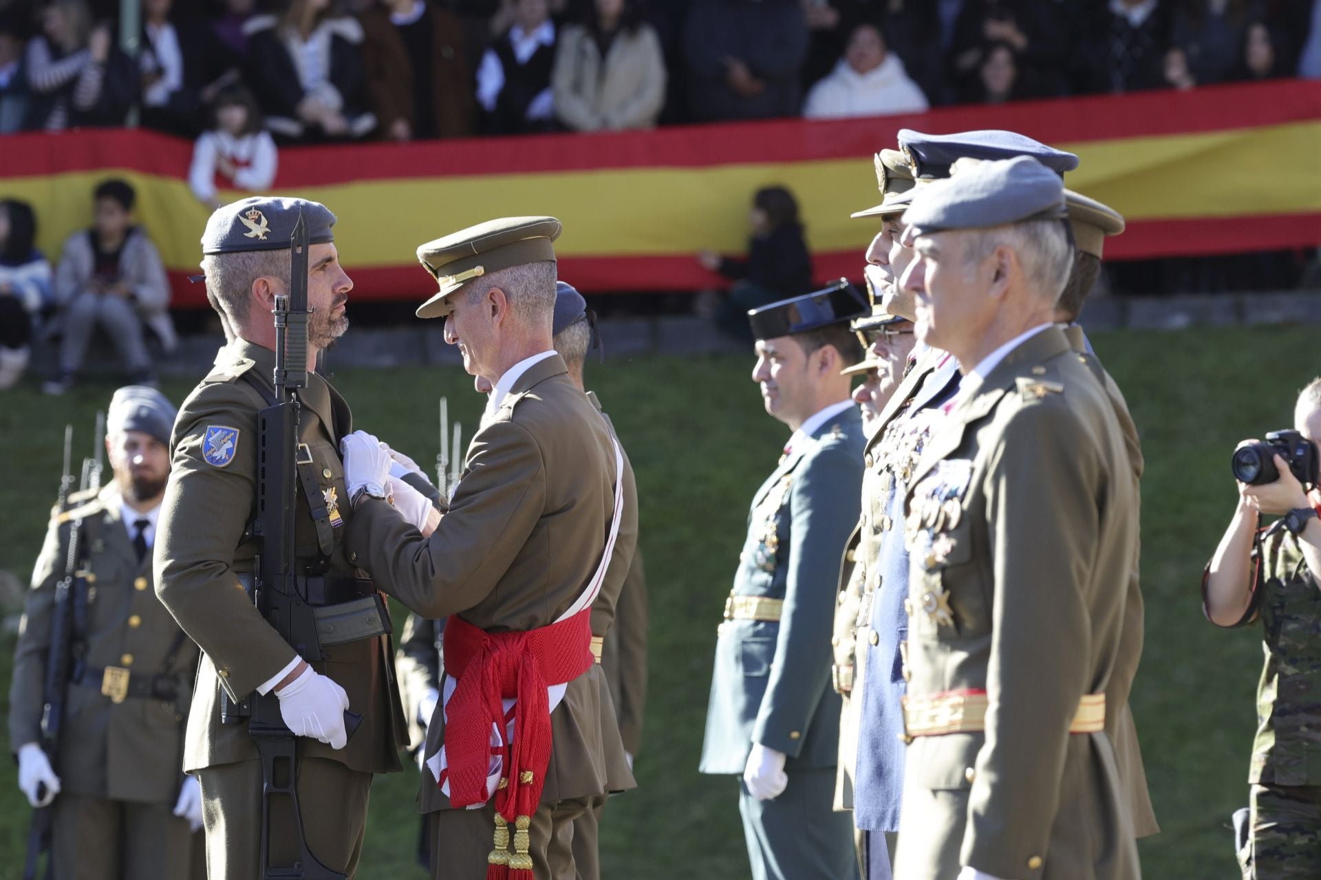 Parada militar y una despedida: las imágenes del Día de la Inmaculada en Cabo Noval