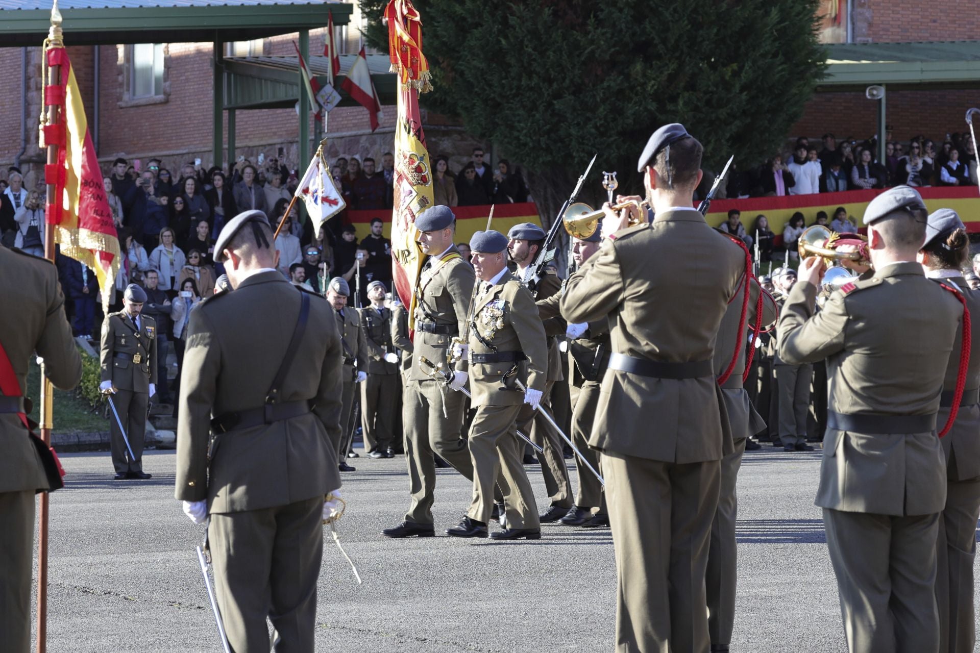 Parada militar y una despedida: las imágenes del Día de la Inmaculada en Cabo Noval