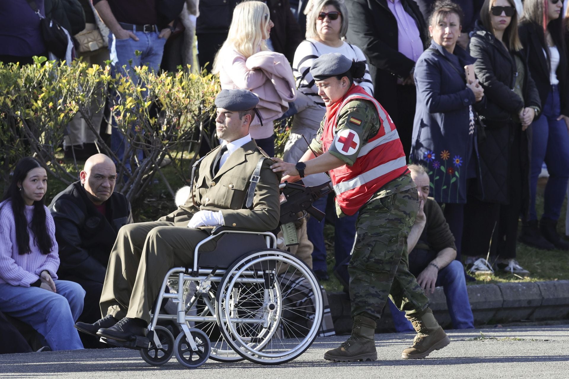 Parada militar y una despedida: las imágenes del Día de la Inmaculada en Cabo Noval