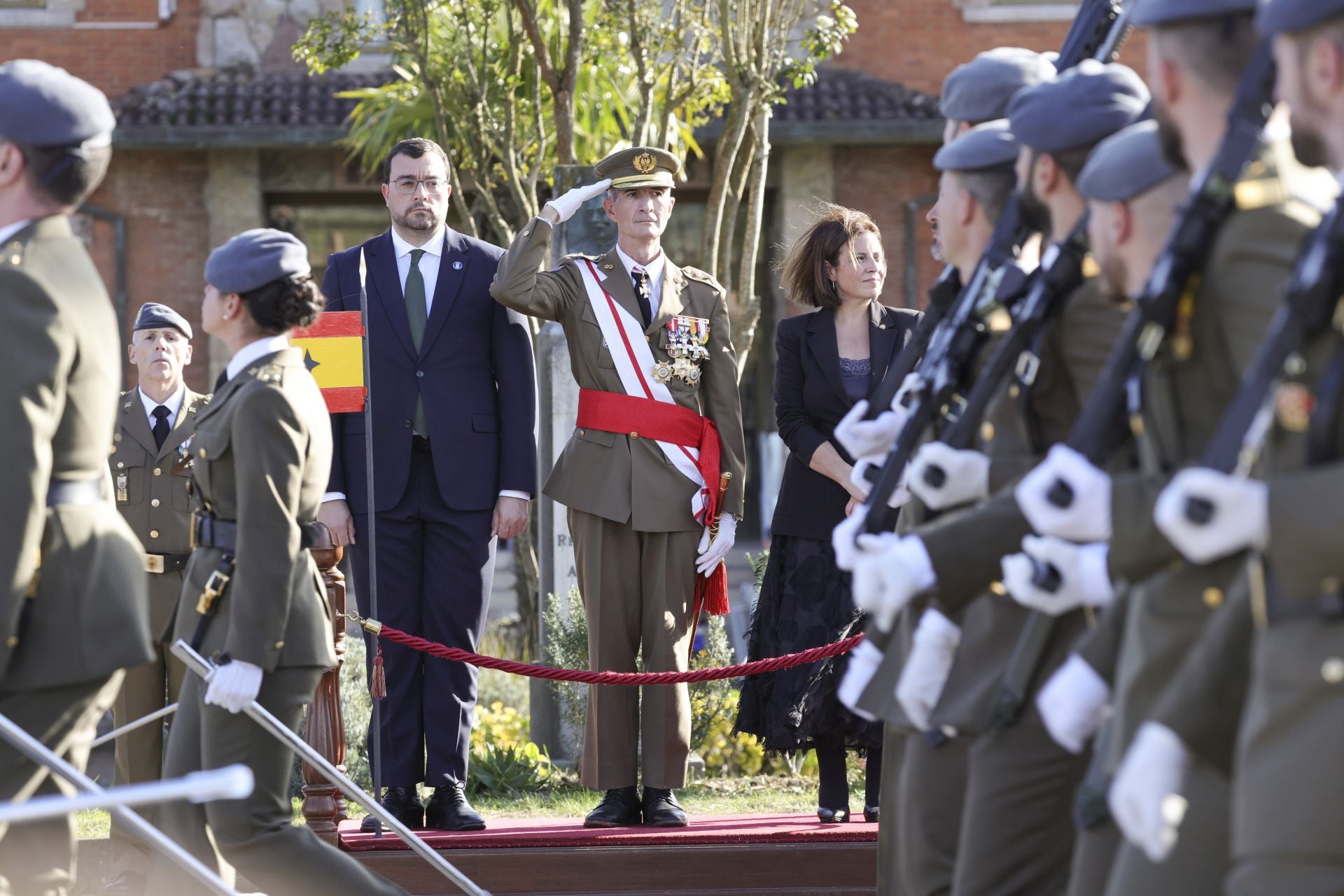 Parada militar y una despedida: las imágenes del Día de la Inmaculada en Cabo Noval