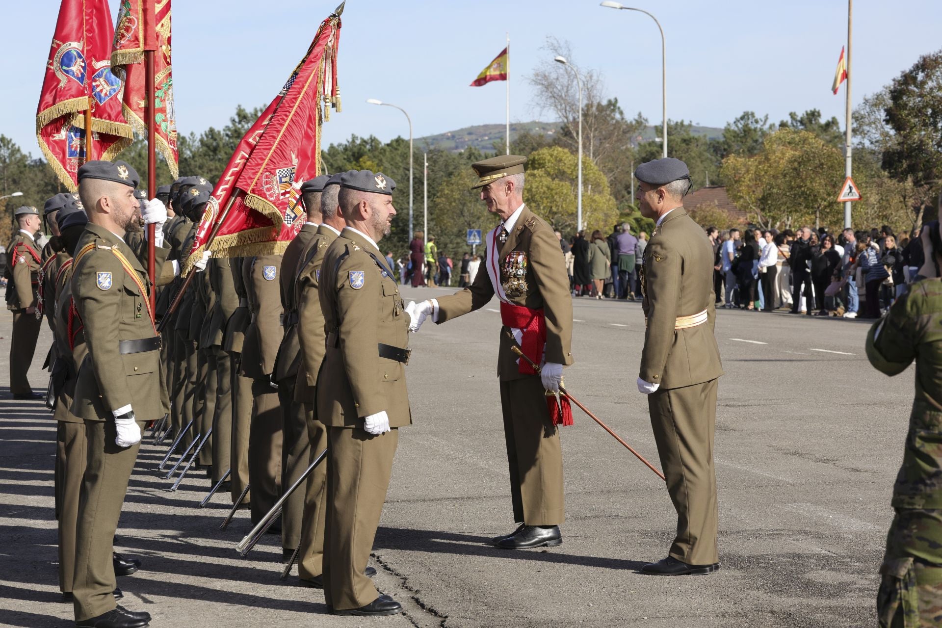Parada militar y una despedida: las imágenes del Día de la Inmaculada en Cabo Noval
