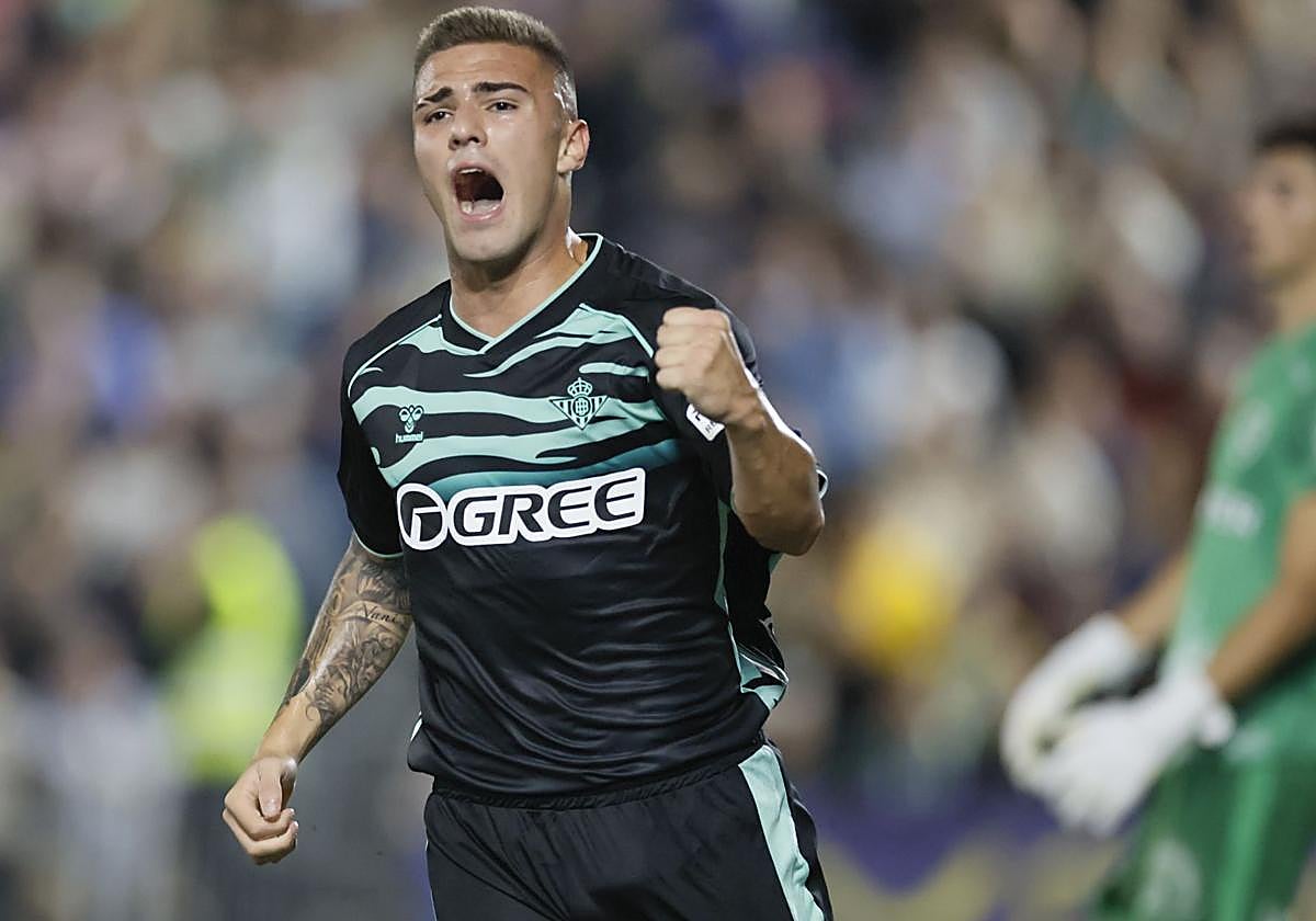 Pablo García, en un encuentro con el Betis de este curso.