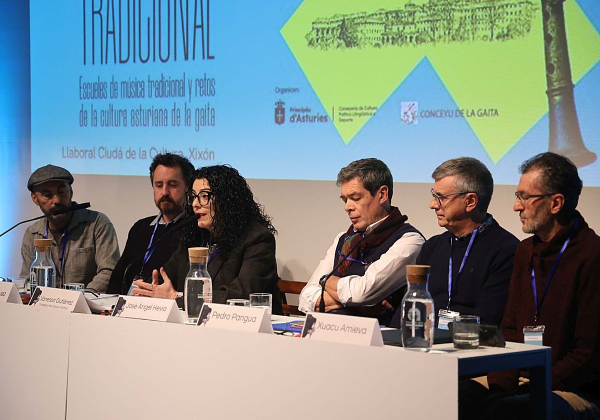 Santi Caleya, Flavio Rodríguez, Vanessa Gutiérrez, José Ángel Hevia, Pedro Pangua y Xuacu Amieva.