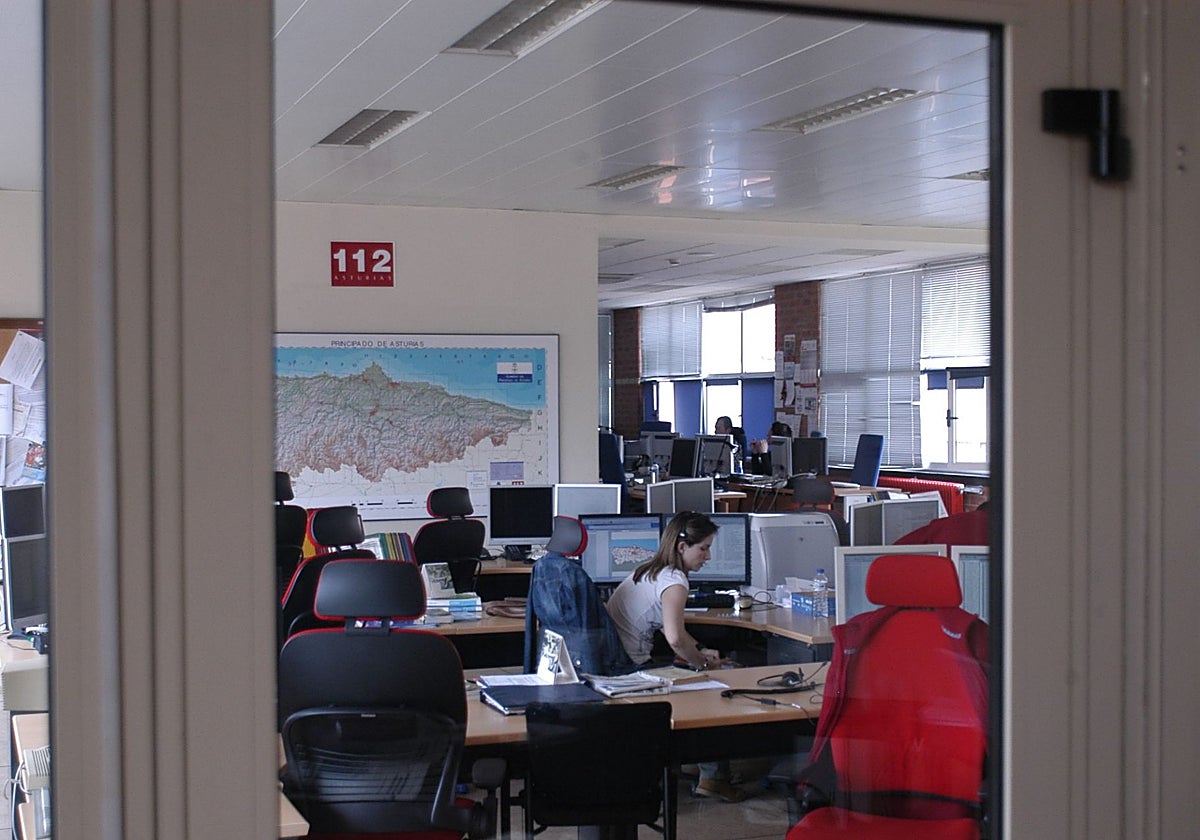 Sala de llamadas del 112, ubicada en La Morgal.
