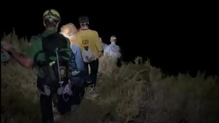 La Guardia Civil y Bomberos de Asturias rescatan tres excursionistas en Peñamellera Alta