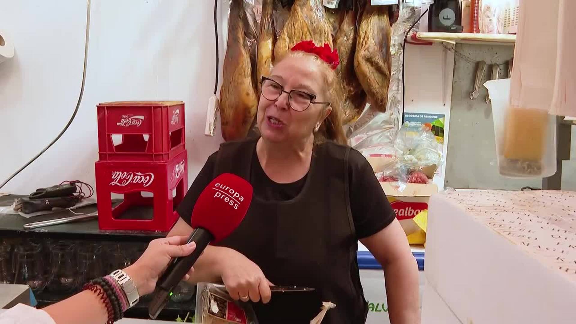 Trabajadores y caseteros ultiman los detalles de la cena del 'pescaíto'