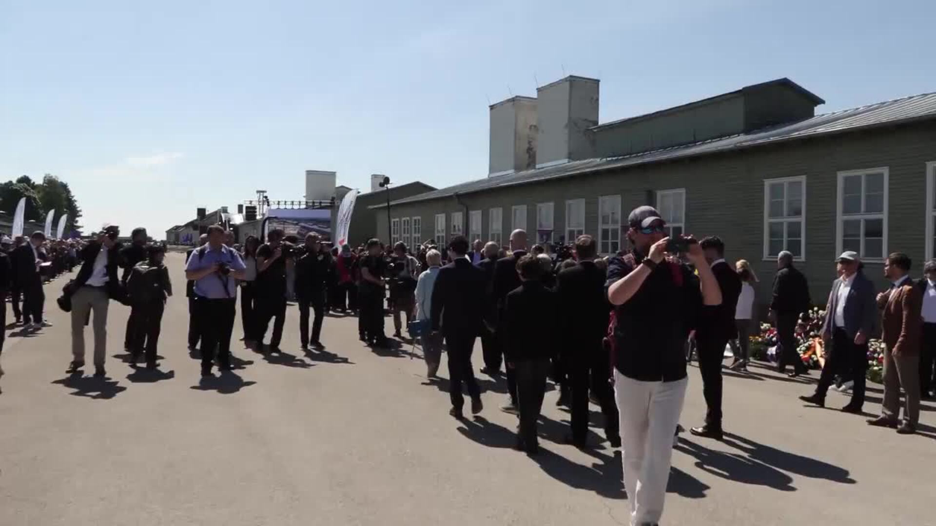 Los Reyes rinden homenaje a los españoles de Mauthausen en el 80 aniversario de la liberación