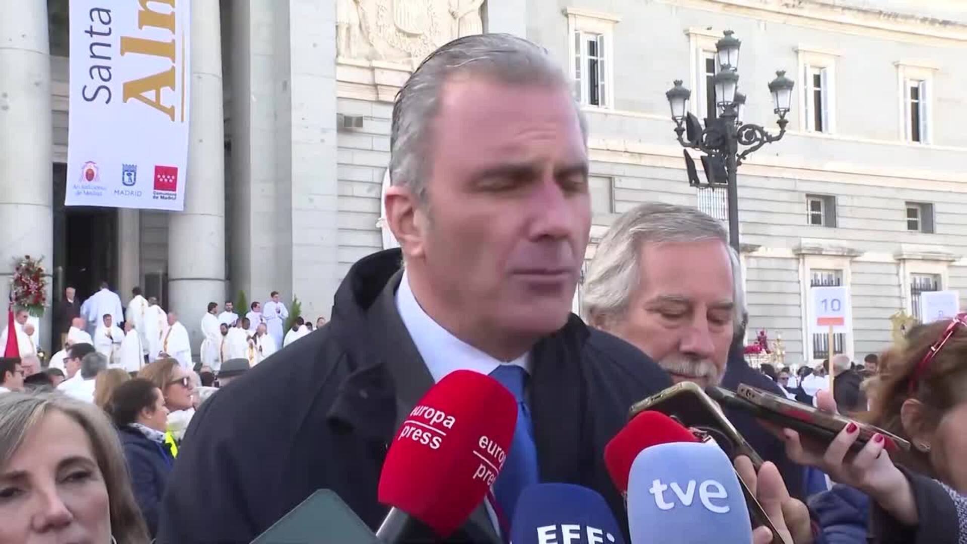 Ortega pide a la Virgen de la Almudena "que libere a Madrid y a España del Gobierno criminal"