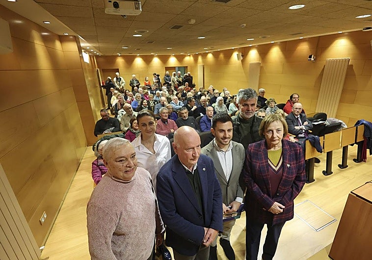 La revista 'El Baluarte' presenta su número dieciséis en Avilés con sabor a despedida