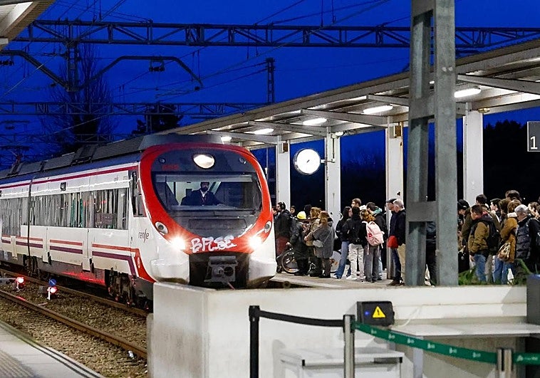 Retrasos en las principales líneas de cercanías de Asturias por una incidencia en El Berrón