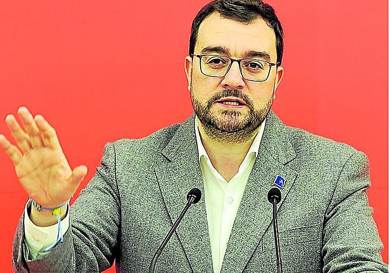 Dirigentes del PSOE piden a Barbón que priorice la gestión en lugar de «envolverse en banderas»