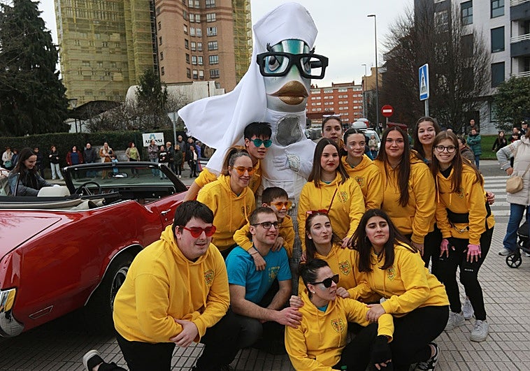 La sardina del Antroxu de Gijón no colgará los hábitos