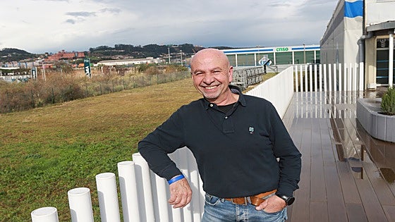 Gonzalo Méndez, presidente del Club Natación Santa Olaya: «Prefiero una derrama a masificarnos. No vamos a superar los 16.000 socios»