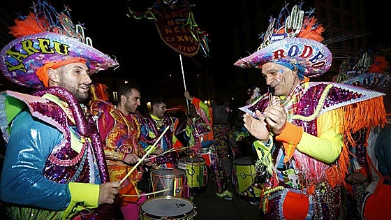 Gijón se va de rodeo con Xaréu nel Ñeru, que gana el premio a la mejor charanga