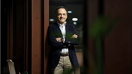 Juan Pablo Rodrigo, decano de la Facultad de Medicina de la Universidad de Oviedo: «En Medicina tenemos más plazas de las que podemos asumir»