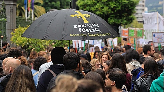 Docentes: los profesionales que acumulan más horas extras no pagadas