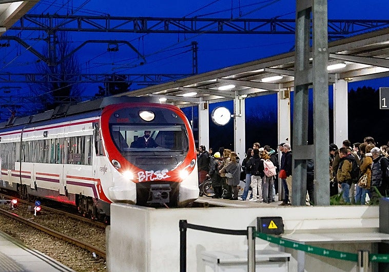 Renfe lo confirma con datos oficiales: en Asturias el 46% de los trenes de cercanías más llegan tarde
