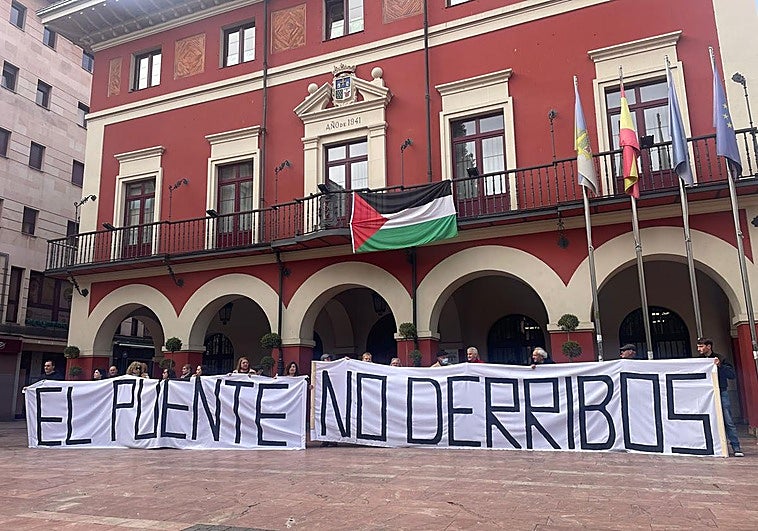 Desesperación y angustia entre los vecinos de El Puente: «Tirarán nuestras casas y la indemnización no da para comprar otras. Nos arruinan»