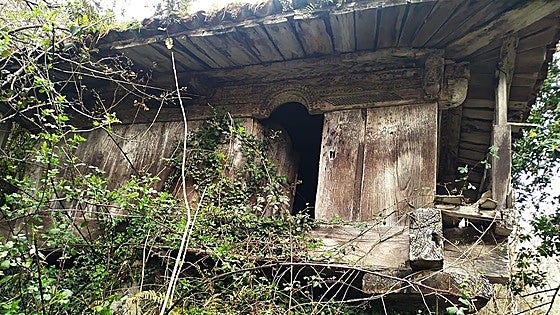 «En Asturias tenemos casi un centenar de hórreos y paneras de alto valor histórico y artístico en peligro de venirse abajo»
