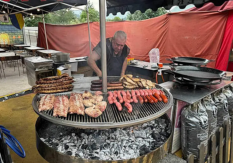 Arriondas te transporta a la Edad Medieval: puestos de artesanía, joyas, ropa, embutidos y dulces típicos