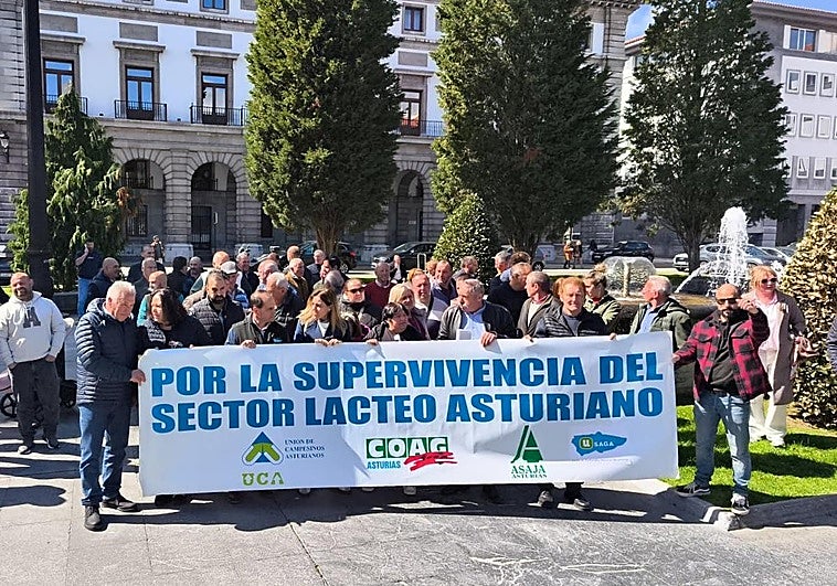 El campo asturiano vuelve a la calle por la caída del precio de la leche