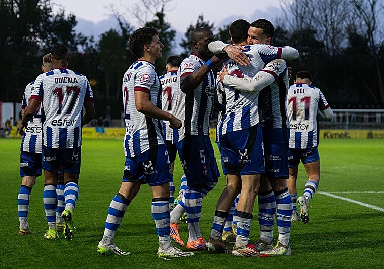 El Real Avilés resiste: fuera de los puestos de descenso pese a sumar diez jornadas sin ganar