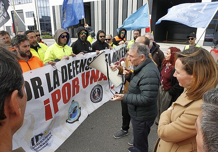 Las empresas estibadoras de Avilés abren el proceso para despedir a los trabajadores que no se subrogaron