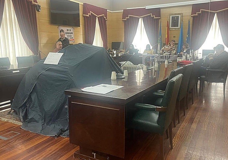 Los encerrados en Langreo suman apoyos: el PSOE pedirá retirar las expropiaciones