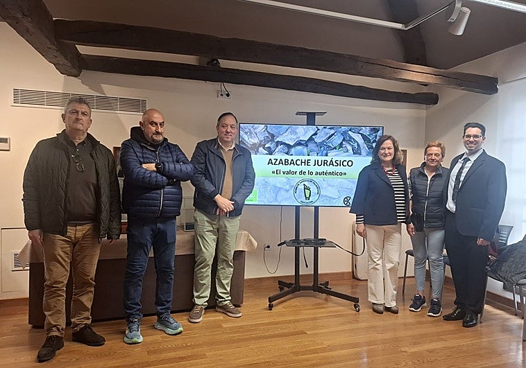 Homenaje a los impulsores del Certamen de Azabachería en Villaviciosa