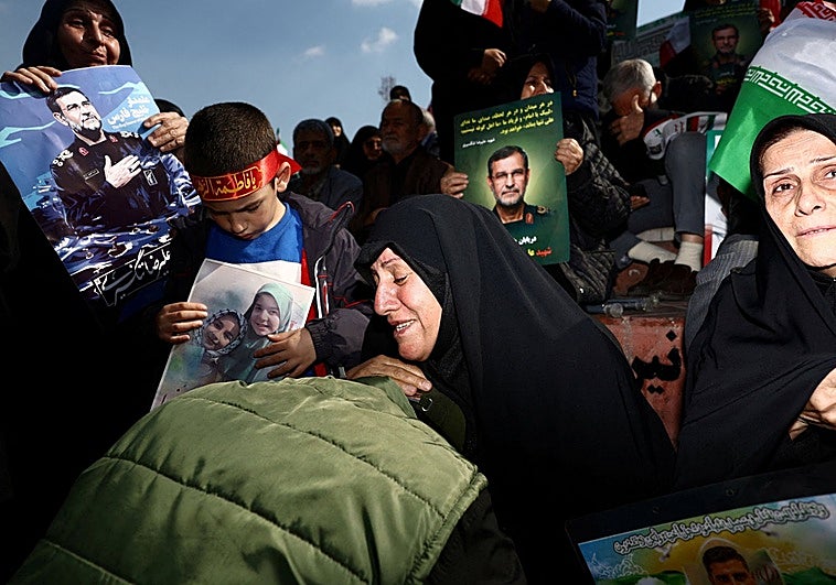 Las cinco noticias que no te puedes perder: desde una millonaria apuesta empresarial para Asturias al directo del Sporting en Santander. Y además, parte de guerra