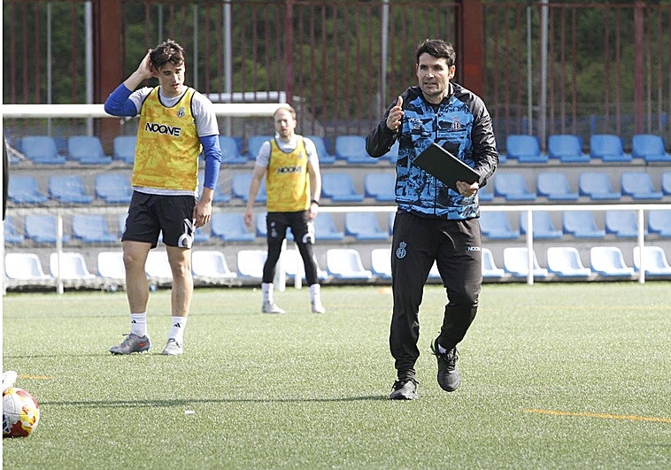 Terapia individual de Lolo Escobar en el Real Avilés