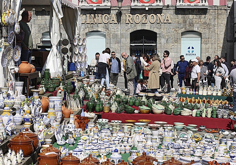 La Feria de Alfarería Tradicional abre unas fiestas de El Bollo que ya se notan en toda la ciudad