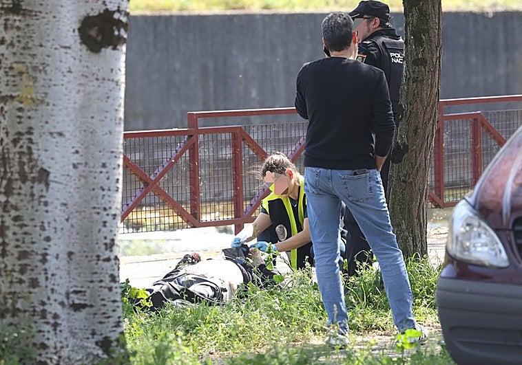 Recuperan el cadáver de un hombre del cauce del Caudal en Mieres