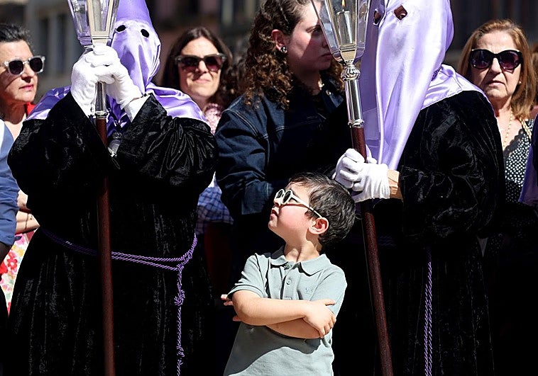 Las mejores fotos de la procesión de la Soledad en Oviedo
