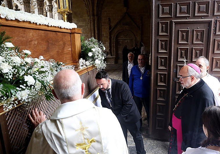 El arzobispo de Oviedo pide acabar con la guerra, la corrupción, el aborto y la eutanasia «para que haya alegría»