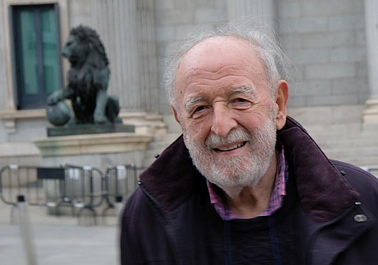 Muere el periodista gijonés Diego Carcedo