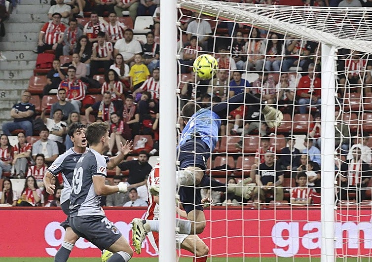 El Sporting, con el manual del superviviente