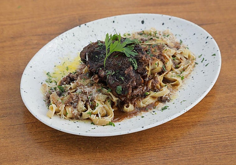 Fettuccine fresco con rabo de vaca