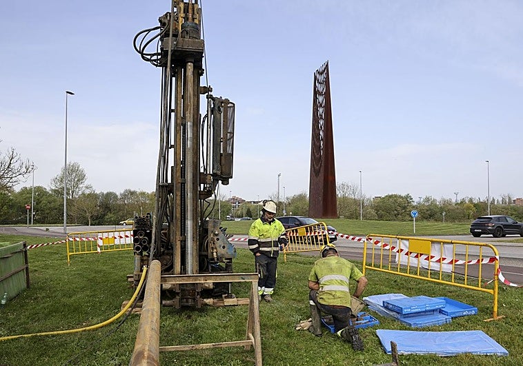 Adif inicia los sondeos para llevar el metrotrén a Cabueñes tras el parón de Semana Santa