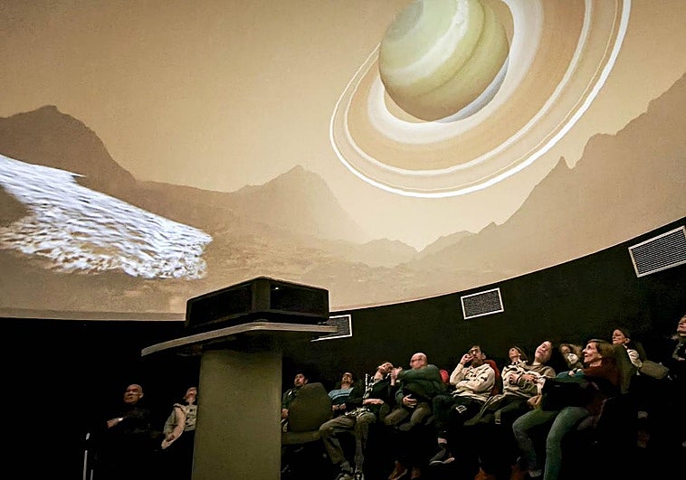 Fervor por el eclipse: agotadas en tres horas las 680 entradas para visitar el planetario de Gijón