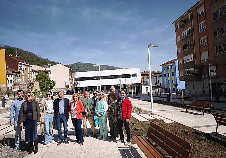 Pola de Lena estrena el parque de La Ería, uno de sus ejes urbanos
