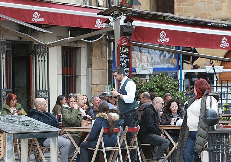 La Unión de Consumidores, contra el pago por adelantado en los restaurantes de Asturias: «Puede ser un grave obstáculo para el turista»